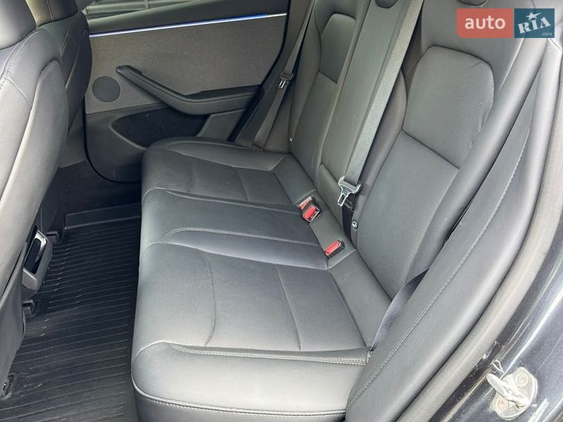 Седан Tesla Model 3 2024 в Фастове