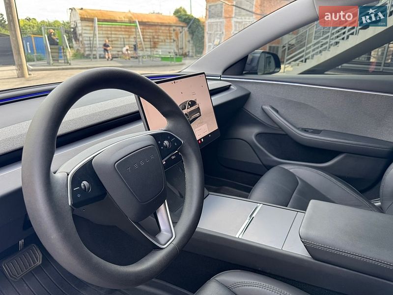Седан Tesla Model 3 2024 в Фастове