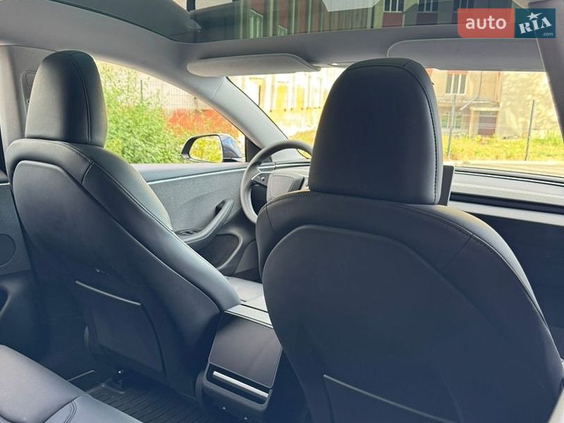 Седан Tesla Model 3 2024 в Фастове