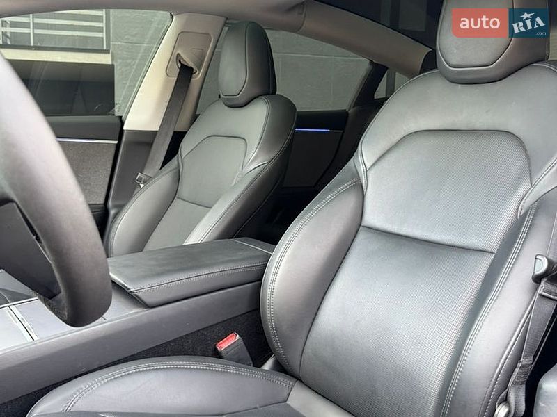 Седан Tesla Model 3 2024 в Фастове