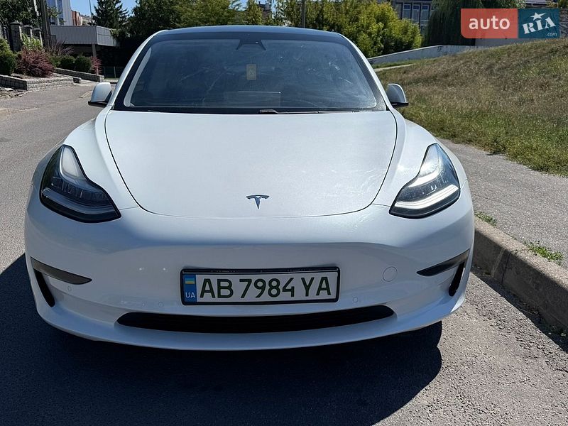 Седан Tesla Model 3 2020 в Виннице