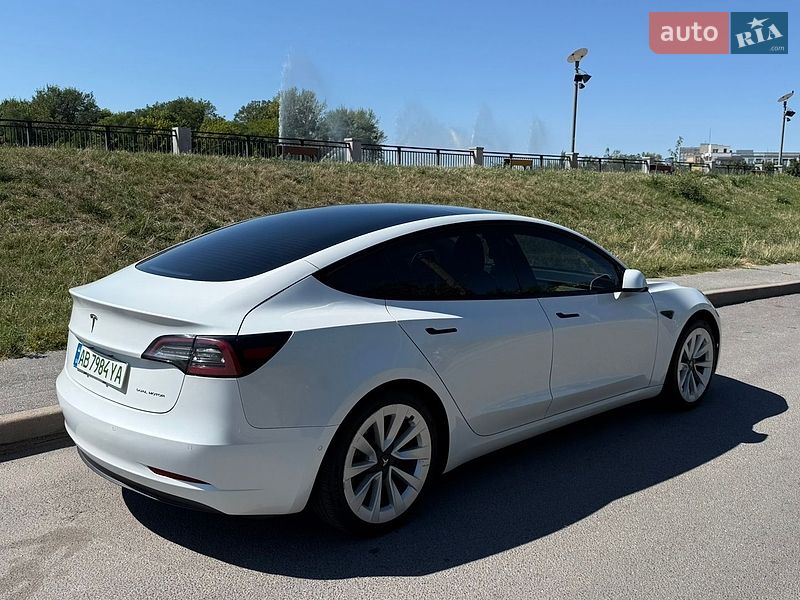 Седан Tesla Model 3 2020 в Виннице