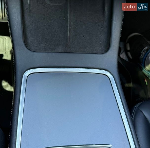 Седан Tesla Model 3 2020 в Виннице