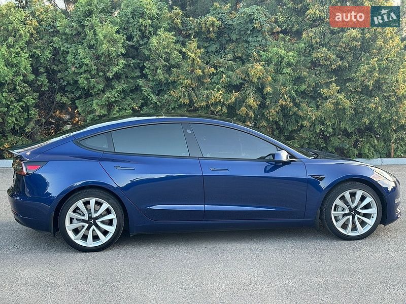 Седан Tesla Model 3 2022 в Кропивницькому