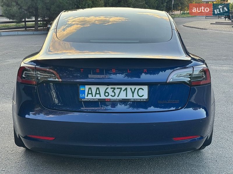 Седан Tesla Model 3 2022 в Кропивницькому