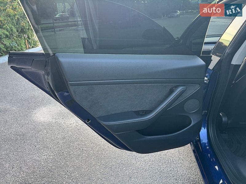 Седан Tesla Model 3 2022 в Кропивницькому