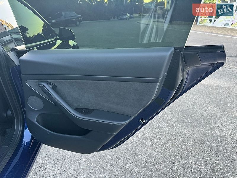 Седан Tesla Model 3 2022 в Кропивницькому