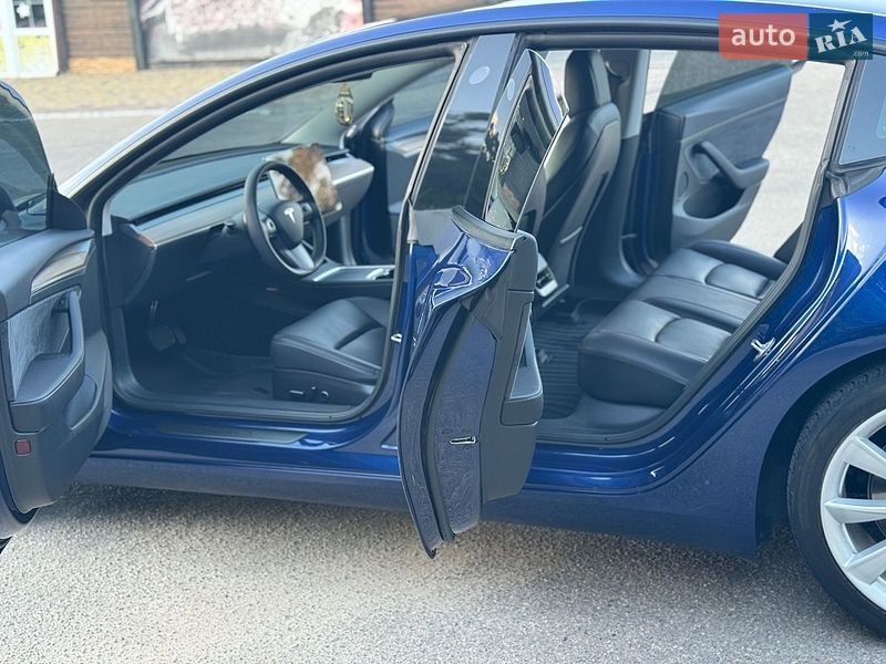 Седан Tesla Model 3 2022 в Кропивницькому