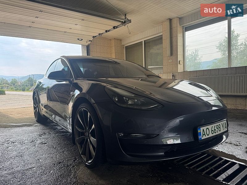 Седан Tesla Model 3 2020 в Сваляве