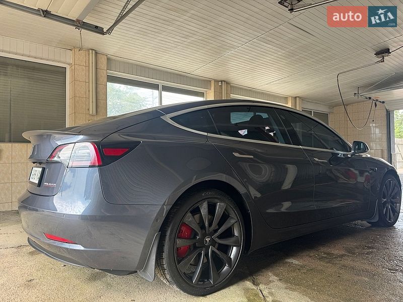 Седан Tesla Model 3 2020 в Сваляве