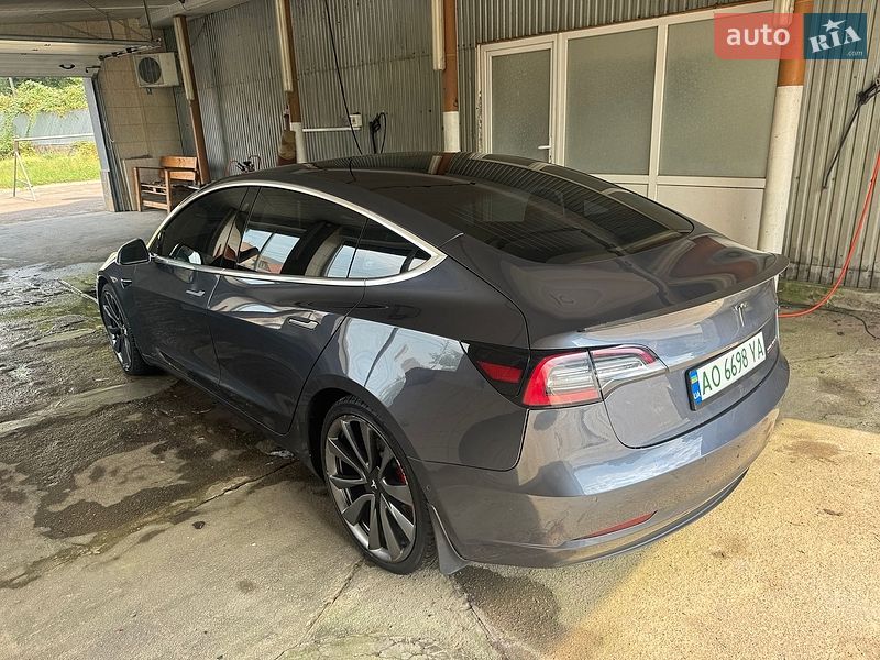 Седан Tesla Model 3 2020 в Сваляве