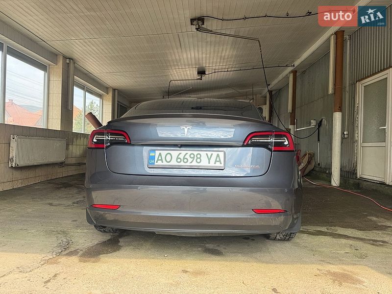 Седан Tesla Model 3 2020 в Сваляве