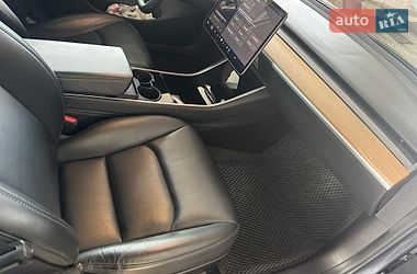 Седан Tesla Model 3 2020 в Сваляве