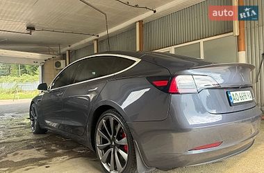 Седан Tesla Model 3 2020 в Сваляве