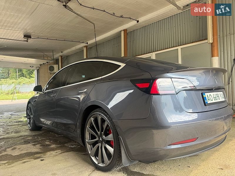 Седан Tesla Model 3 2020 в Сваляве