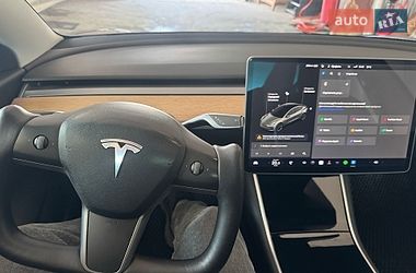 Седан Tesla Model 3 2020 в Сваляве