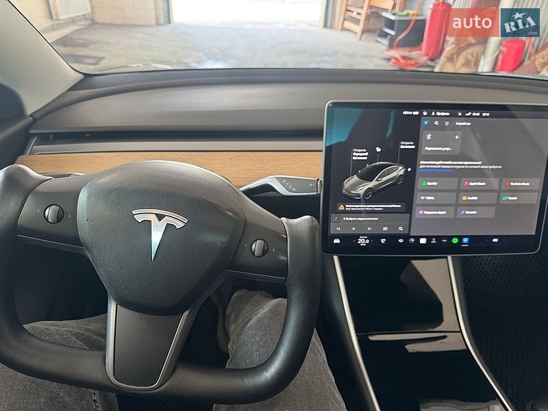 Седан Tesla Model 3 2020 в Сваляве