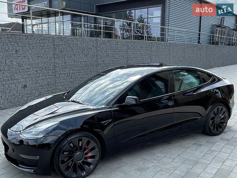 Седан Tesla Model 3 2023 в Луцке