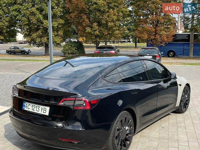 Седан Tesla Model 3 2023 в Луцке