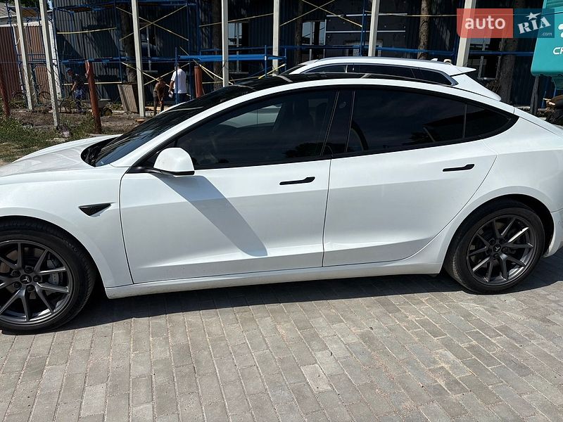 Седан Tesla Model 3 2021 в Борисполе