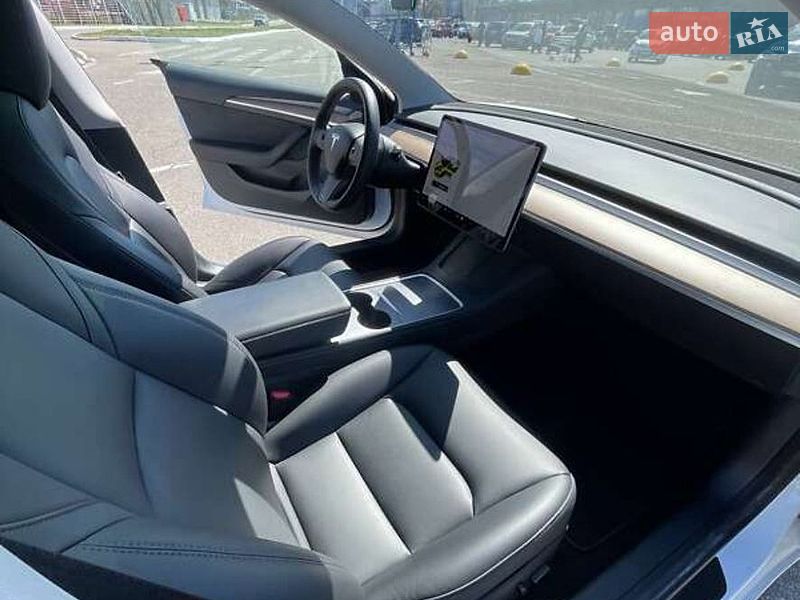 Седан Tesla Model 3 2021 в Борисполе