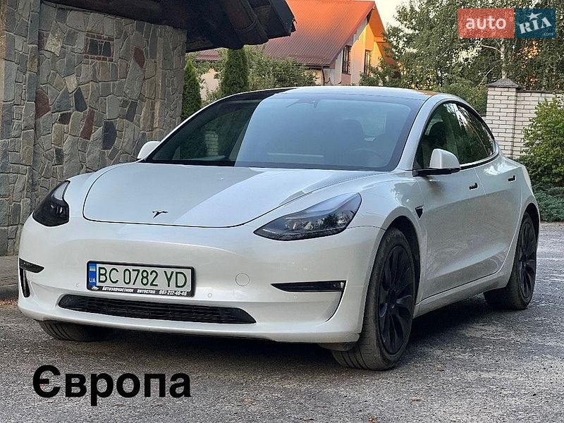 Седан Tesla Model 3 2021 в Львові
