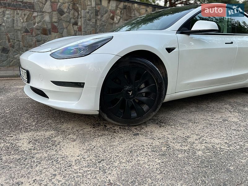 Седан Tesla Model 3 2021 в Львові