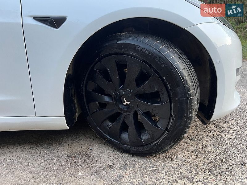 Седан Tesla Model 3 2021 в Львові