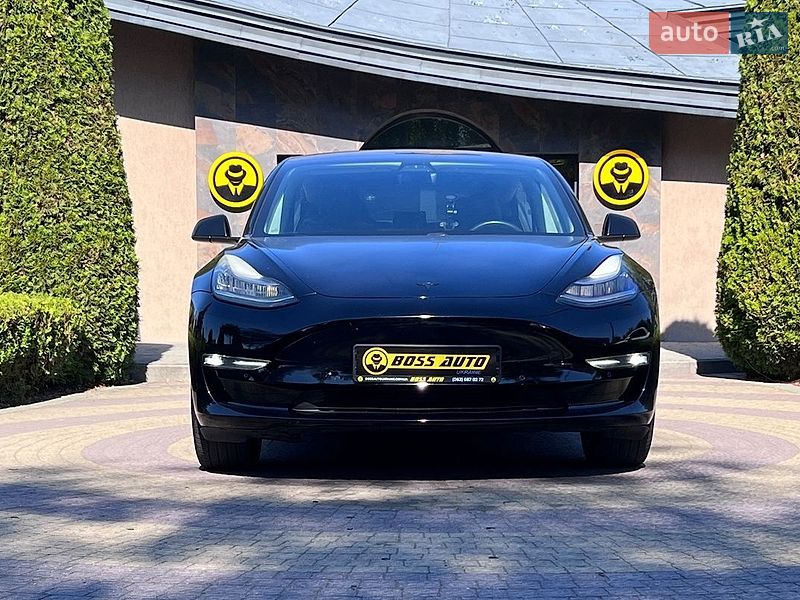 Седан Tesla Model 3 2018 в Львове