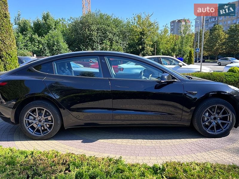 Седан Tesla Model 3 2018 в Львове