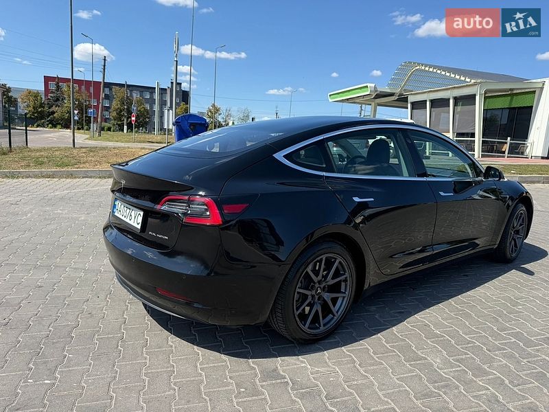 Седан Tesla Model 3 2019 в Киеве