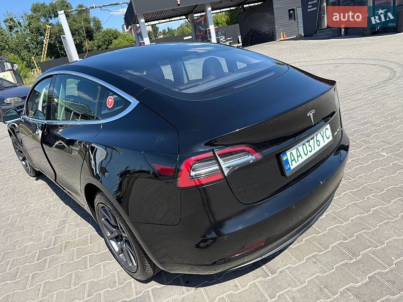 Седан Tesla Model 3 2019 в Киеве