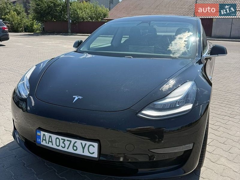 Седан Tesla Model 3 2019 в Киеве