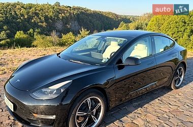 Седан Tesla Model 3 2022 в Коростені