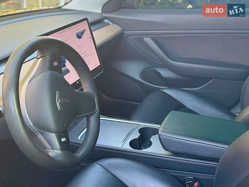 Седан Tesla Model 3 2021 в Томаковке