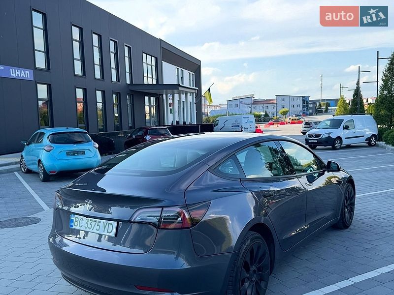 Седан Tesla Model 3 2022 в Львове