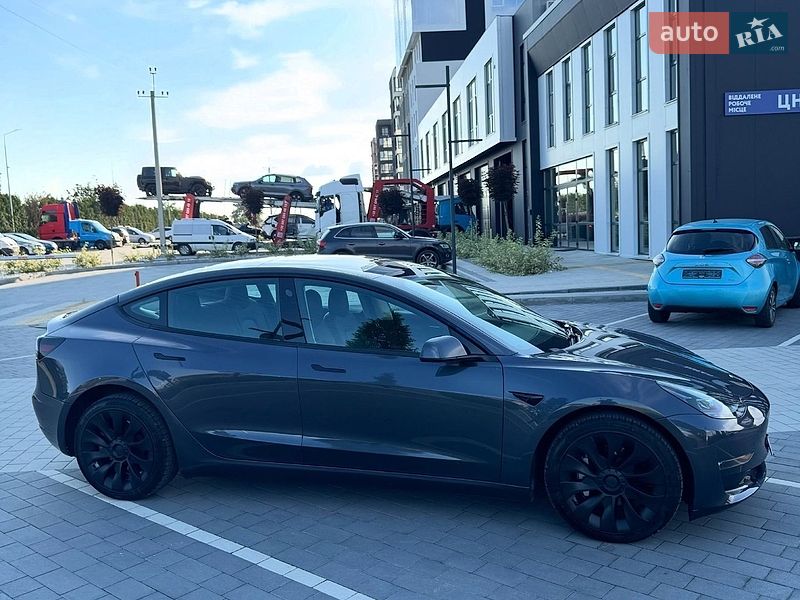 Седан Tesla Model 3 2022 в Львове