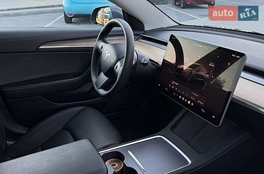 Седан Tesla Model 3 2022 в Львове