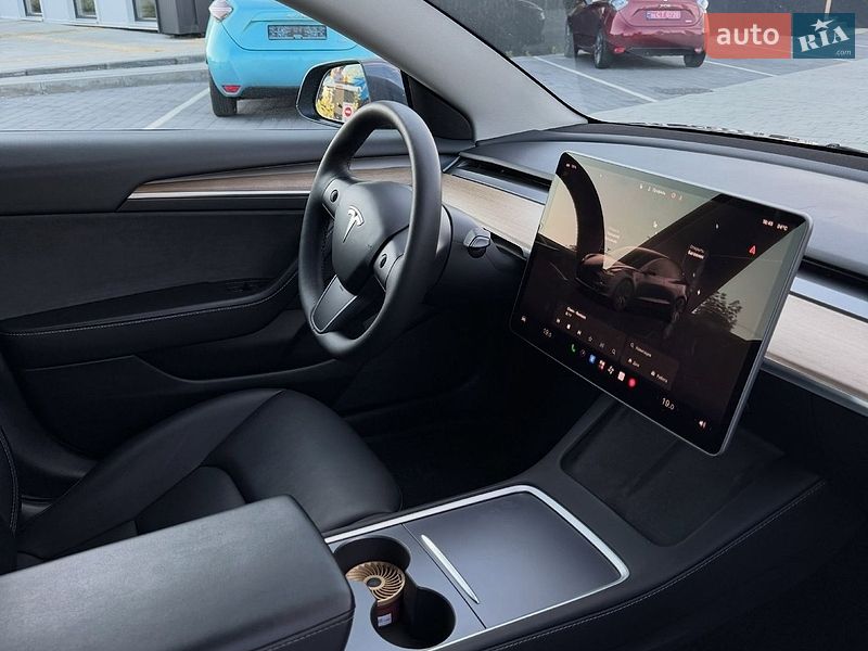 Седан Tesla Model 3 2022 в Львове