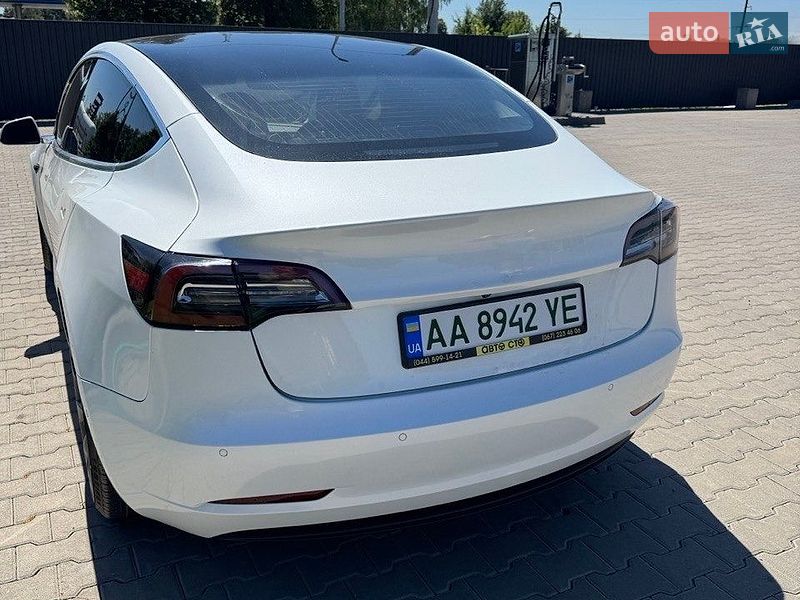 Седан Tesla Model 3 2020 в Киеве