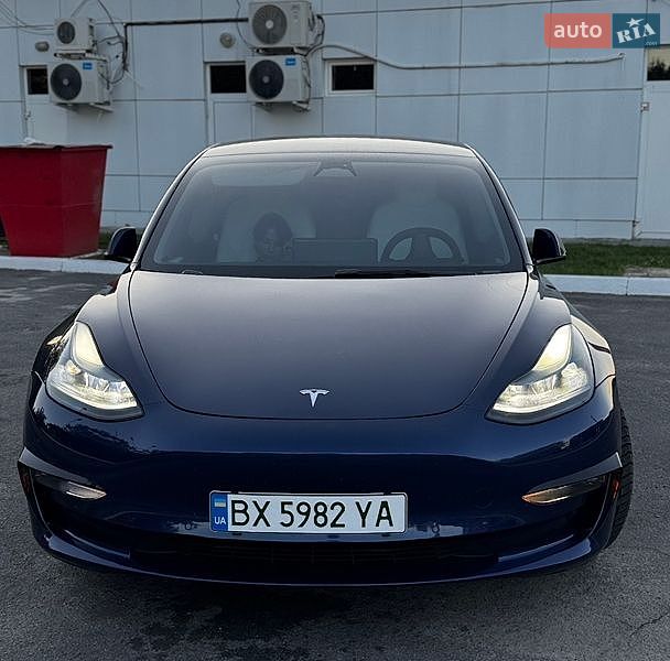 Седан Tesla Model 3 2022 в Вінниці