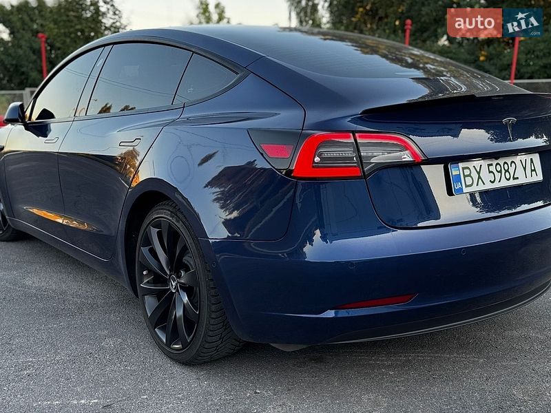 Седан Tesla Model 3 2022 в Вінниці
