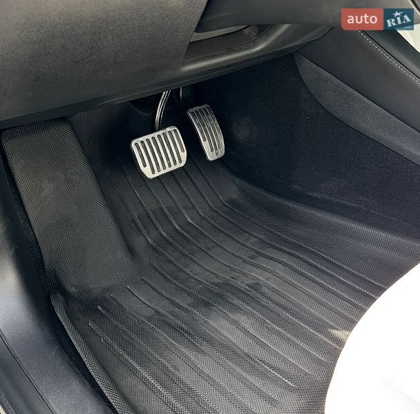 Седан Tesla Model 3 2022 в Вінниці