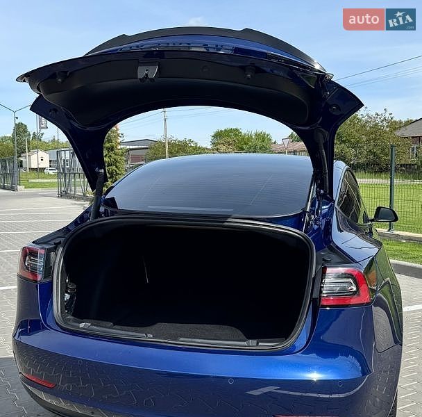 Седан Tesla Model 3 2022 в Вінниці