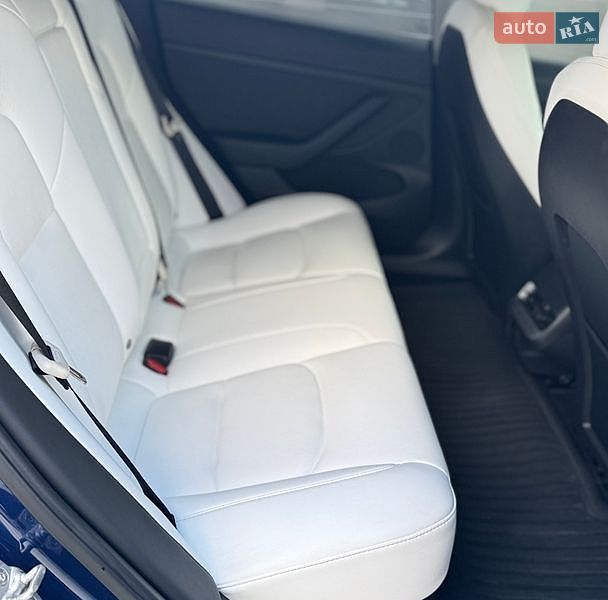 Седан Tesla Model 3 2022 в Вінниці