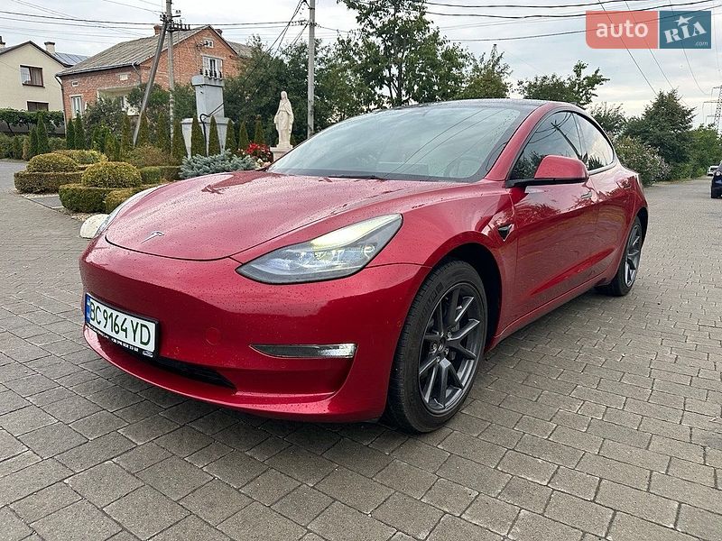 Седан Tesla Model 3 2022 в Львове