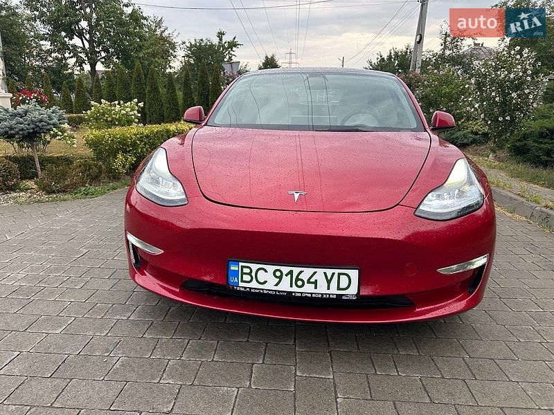 Седан Tesla Model 3 2022 в Львове