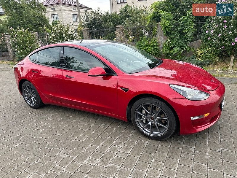 Седан Tesla Model 3 2022 в Львове