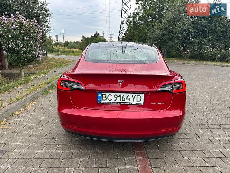 Седан Tesla Model 3 2022 в Львове