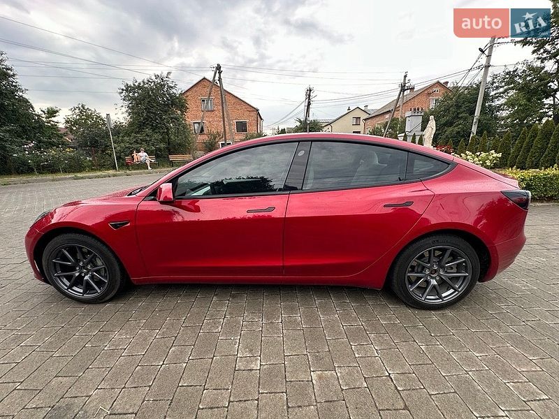 Седан Tesla Model 3 2022 в Львові